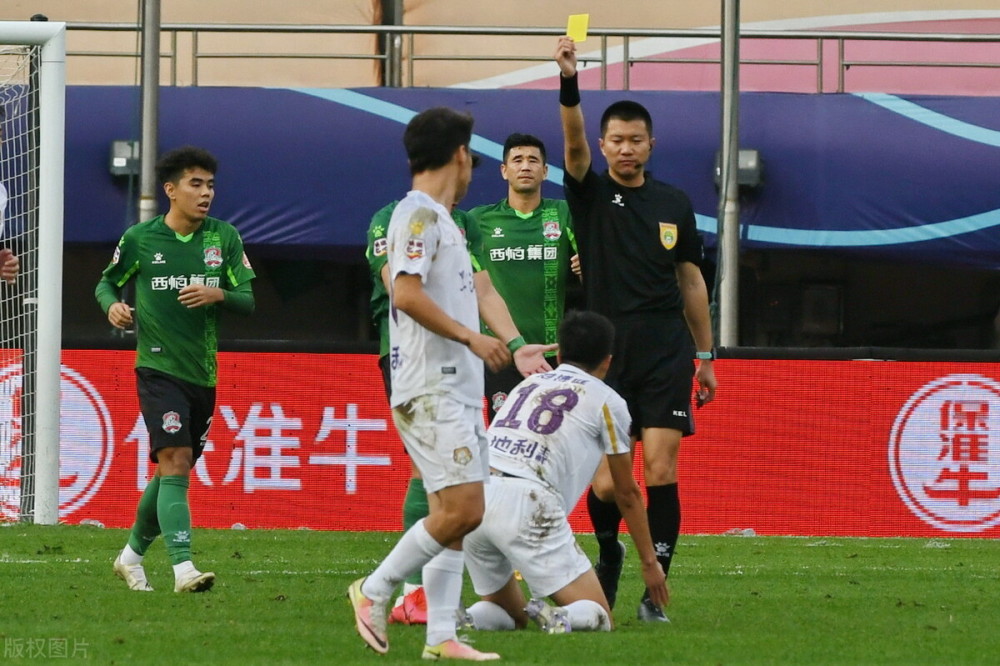  法甲保级大战混沌，五支球队深陷泥潭混战  