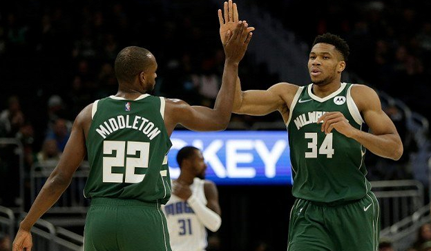 字母哥暴扣统治禁区,雄鹿大胜尼克斯巩固东部第二